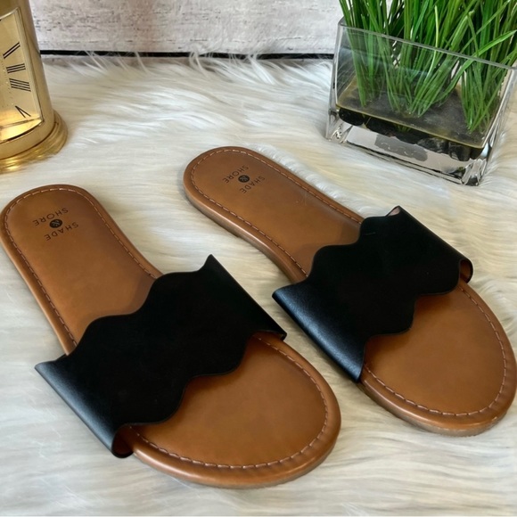 Shade & Shore Size 6 Scalloped Slide Sandals - Picture 3 of 5